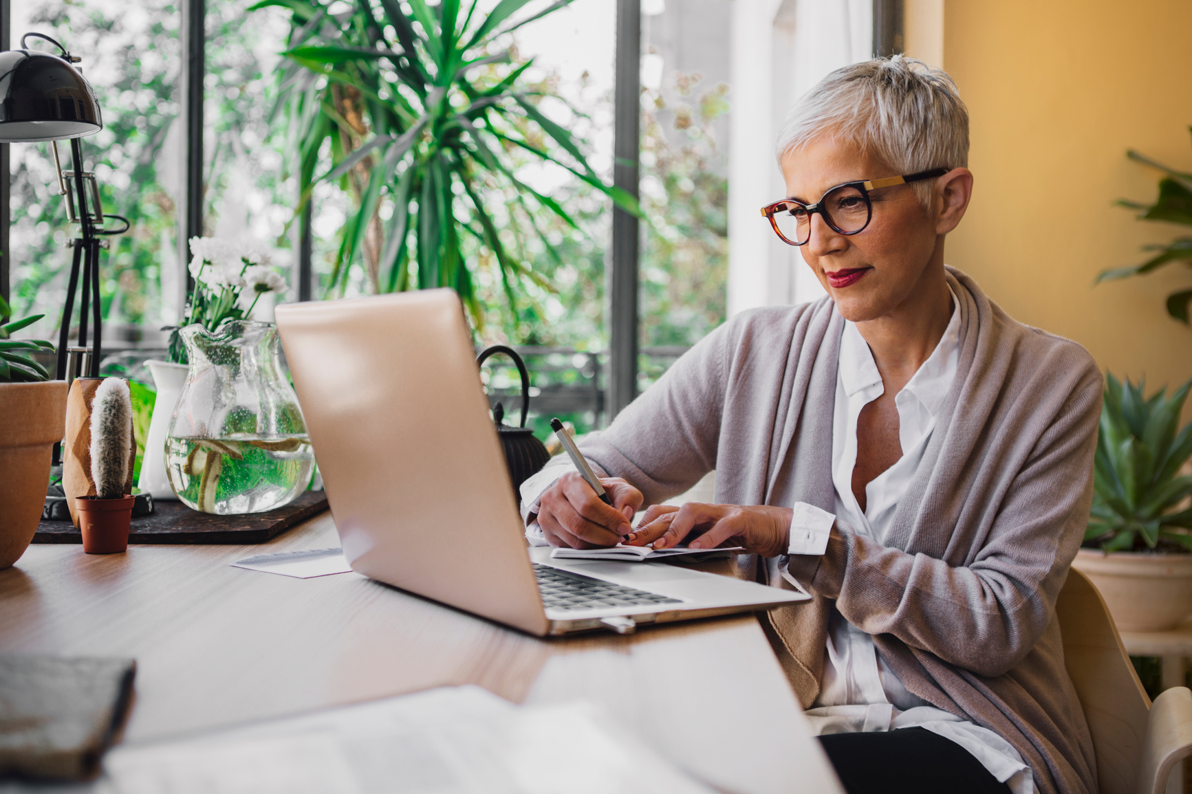 The Ultimate Guide to Adult Learning Theory: Knowles’ Principles & More