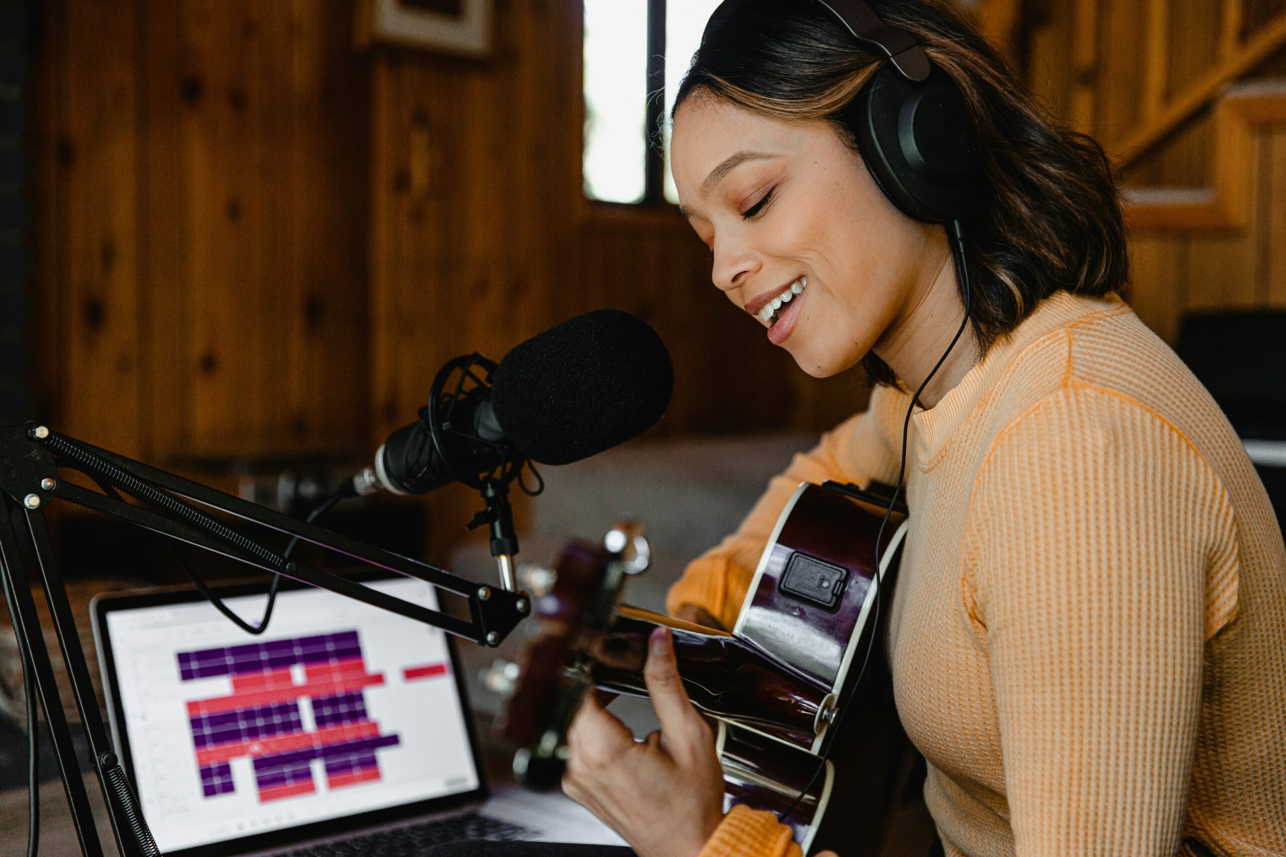 How To Teach Guitar Online (Ultimate Guide)