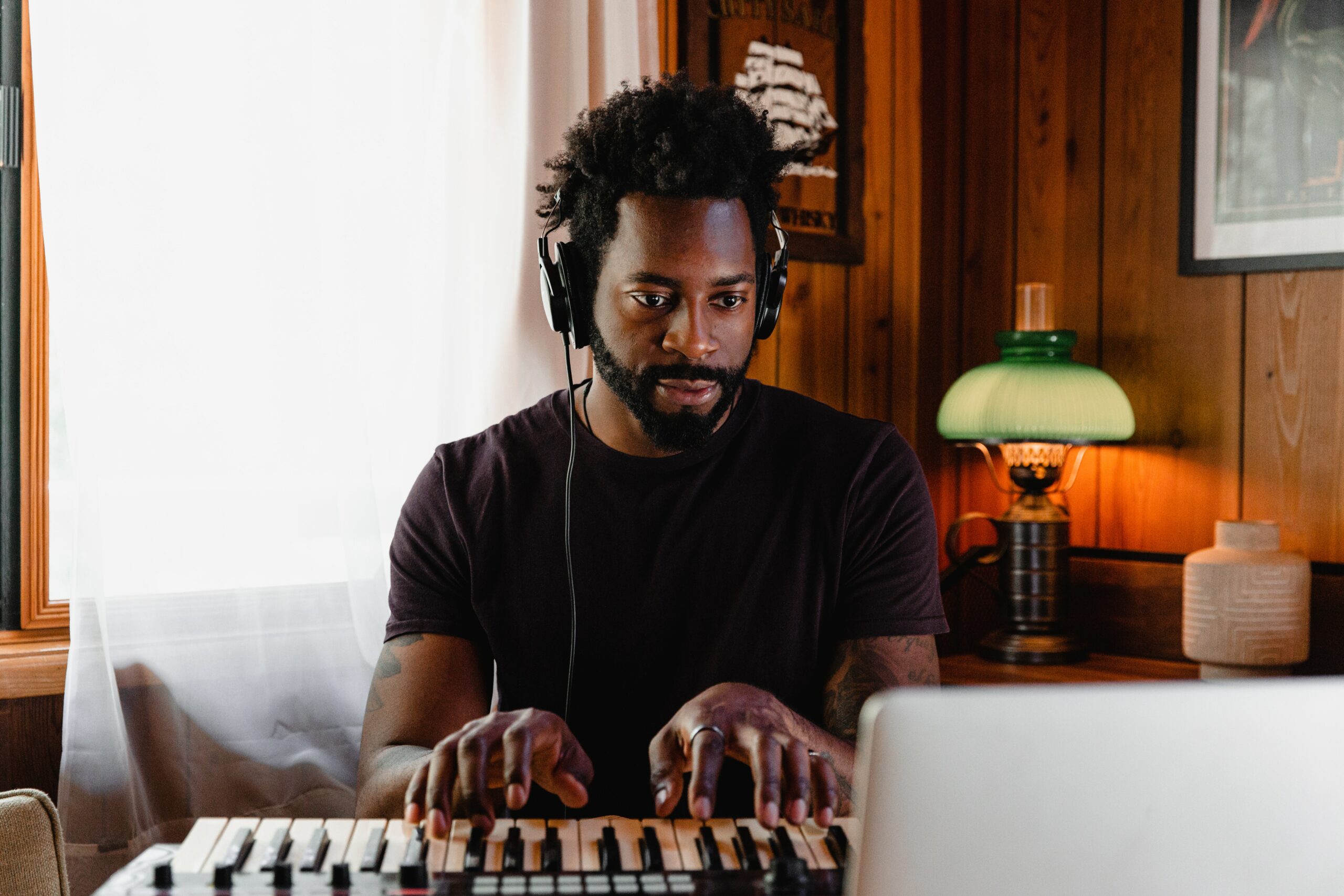 How to Teach Piano Online: A Comprehensive Guide